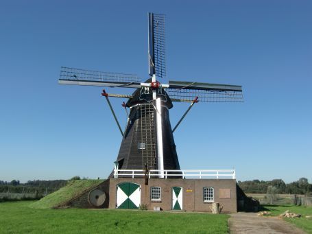 Beesel NL : Drakenweg, De Grauwe Beer, die Kornmühle ist heute noch im Betrieb und wird von freiwilligen Helfern bedient.